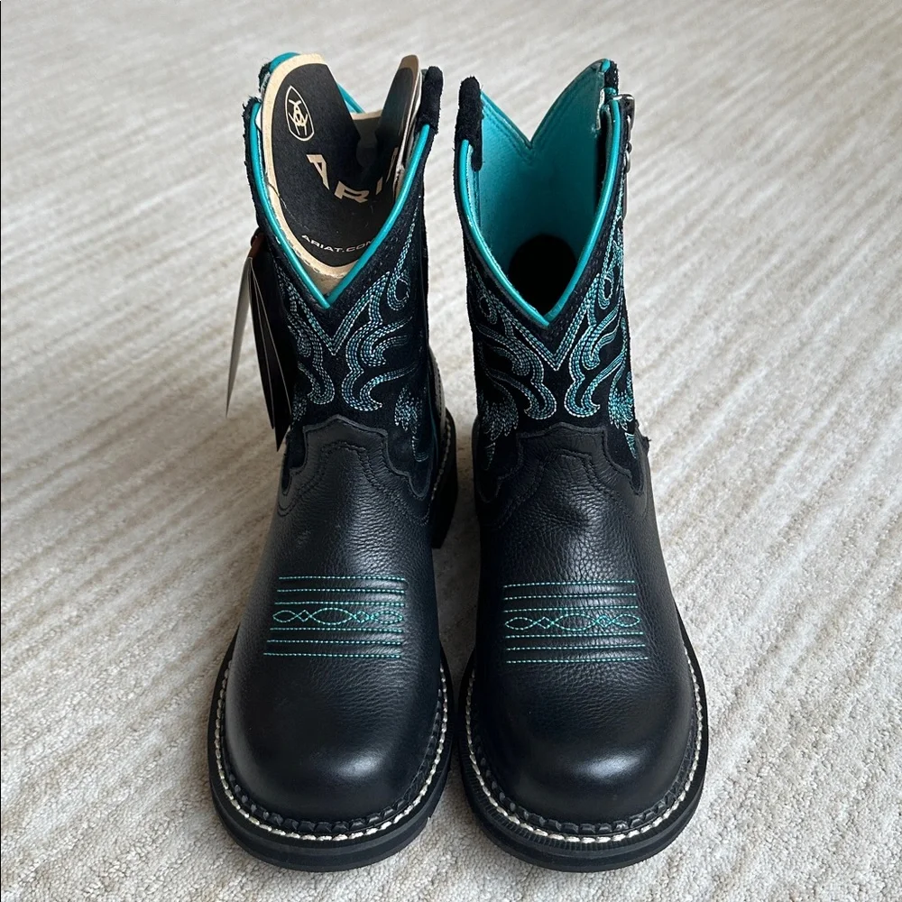 NWT Ariat Fatbaby Zip Western Boots Black w Blue Stitching Style 10008741 Size 6